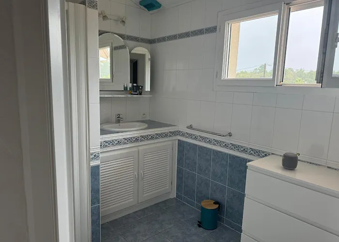 Ode Au Bassin 3* Mios